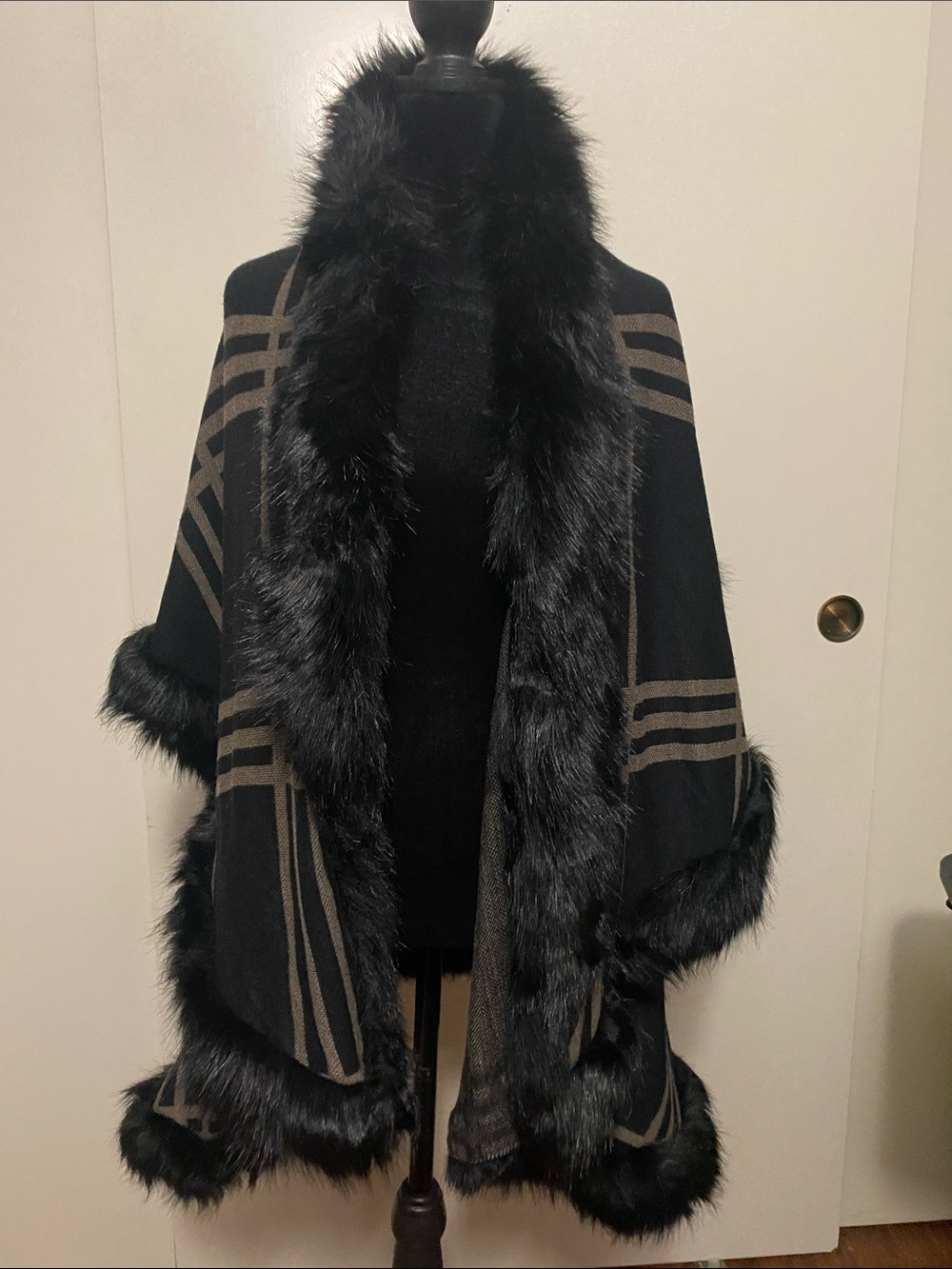 Black Plaid Faux Fur Trim Shawl Wrap